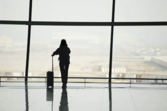 Female business travelers pay less than their male colleagues because they tend to book earlie