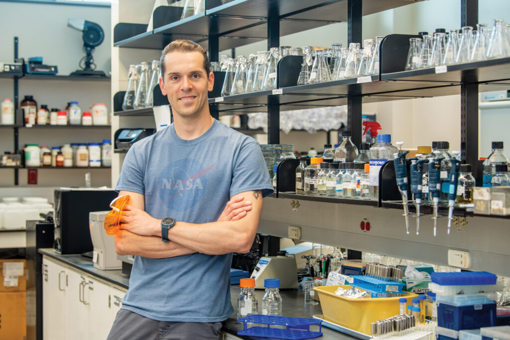 Portrait of Nils Averesch in lab.